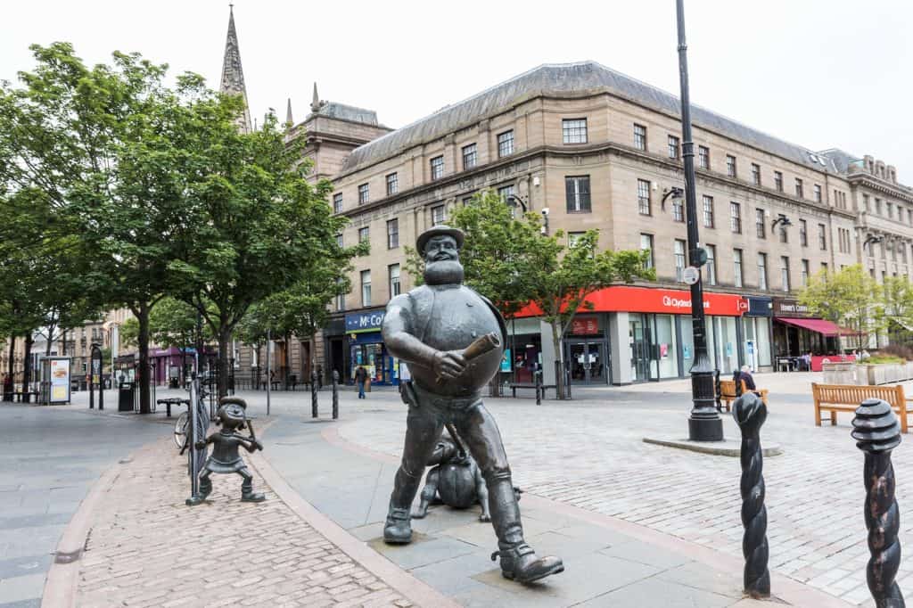 Estatua de Desperate Dan