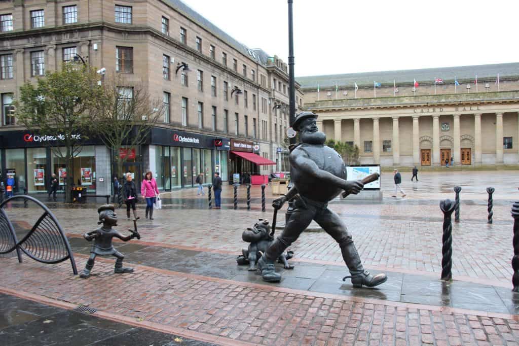 Estatua de Desperate Dan