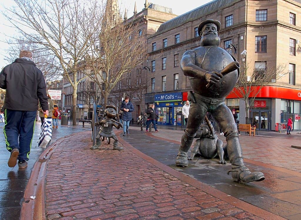 Estatua de Desperate Dan