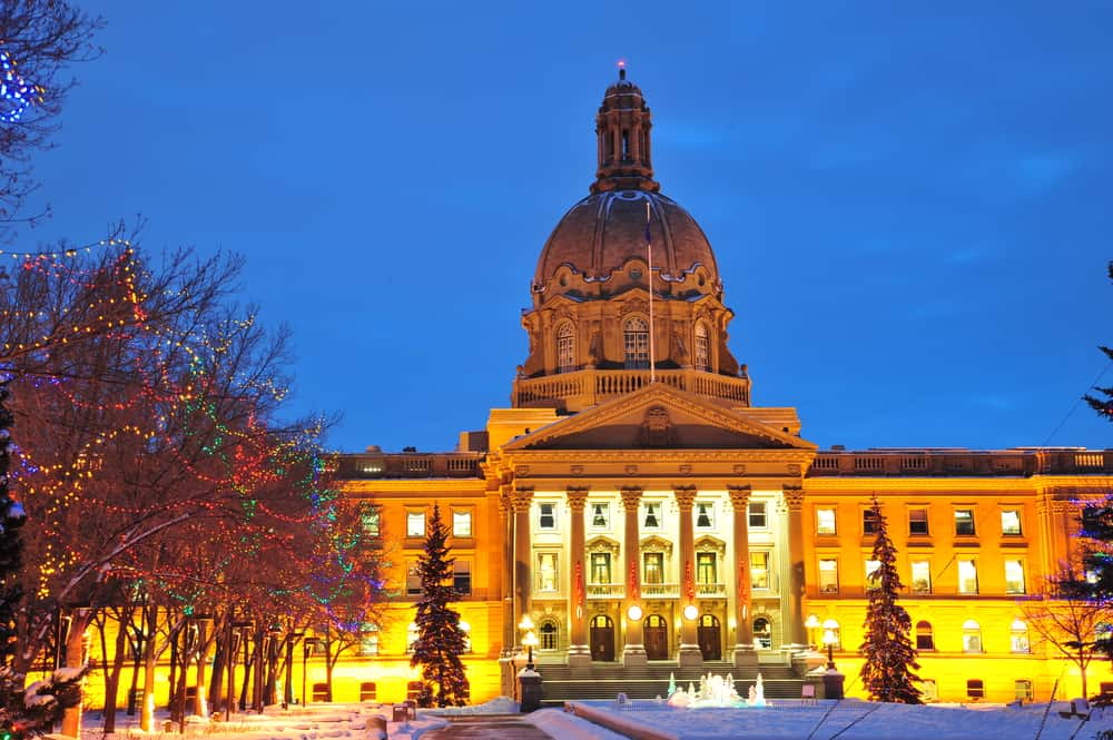 Alberta Legislature Building noche