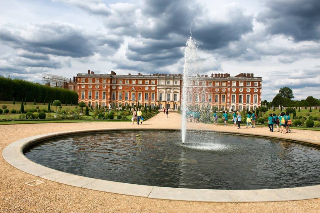 Hampton Court fuente