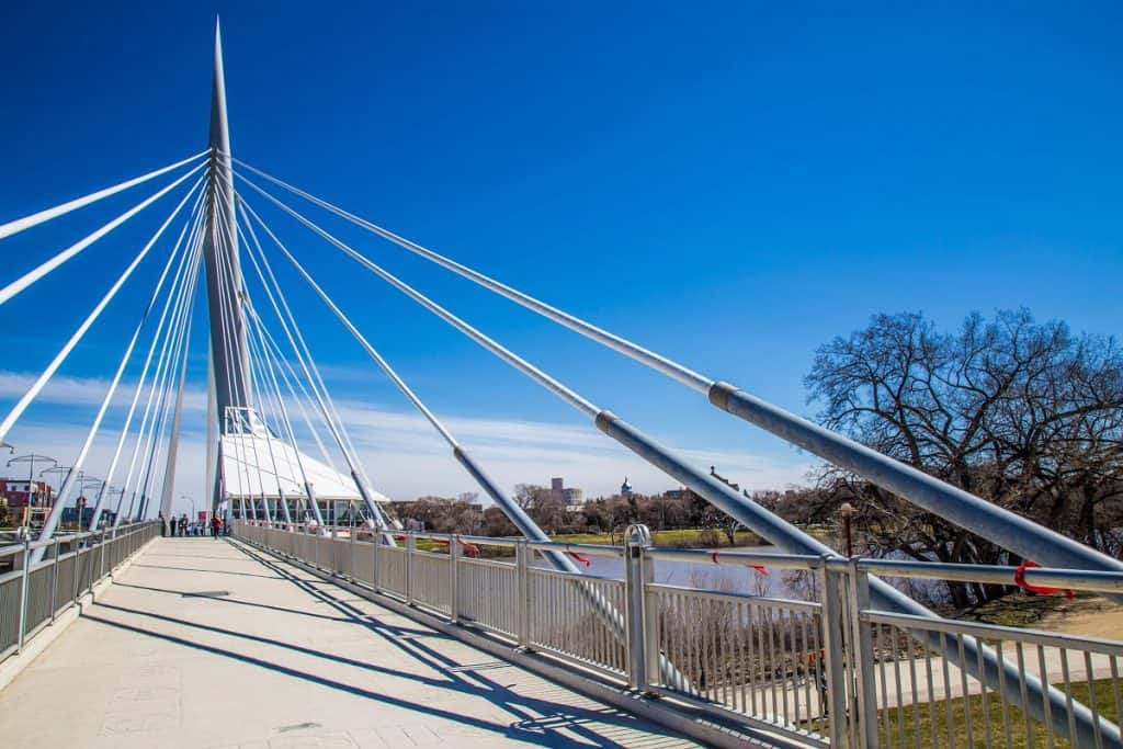 Puente en el centro de Winnipeg