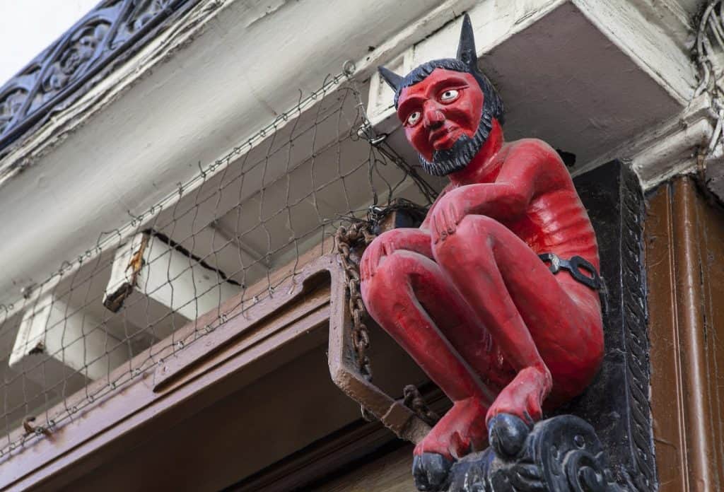 El diablo rojo, Stonegate street